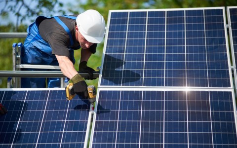 Монтажник солнечных панелей (Photovoltaikmonteur)